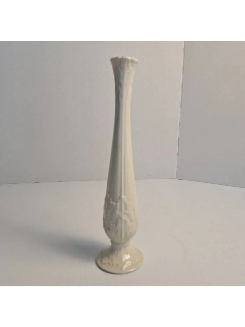 LENOX IVORY PORCELAIN FLORENTINE COLLECTION VINTAGE EMBOSSED BUD VASE 10.5